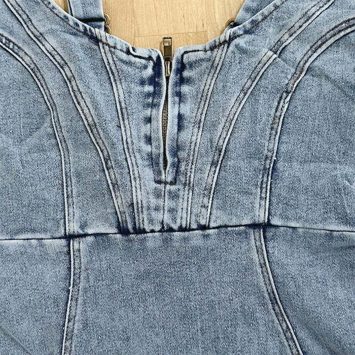 Robe en Jean Fendue – Charme Urbain