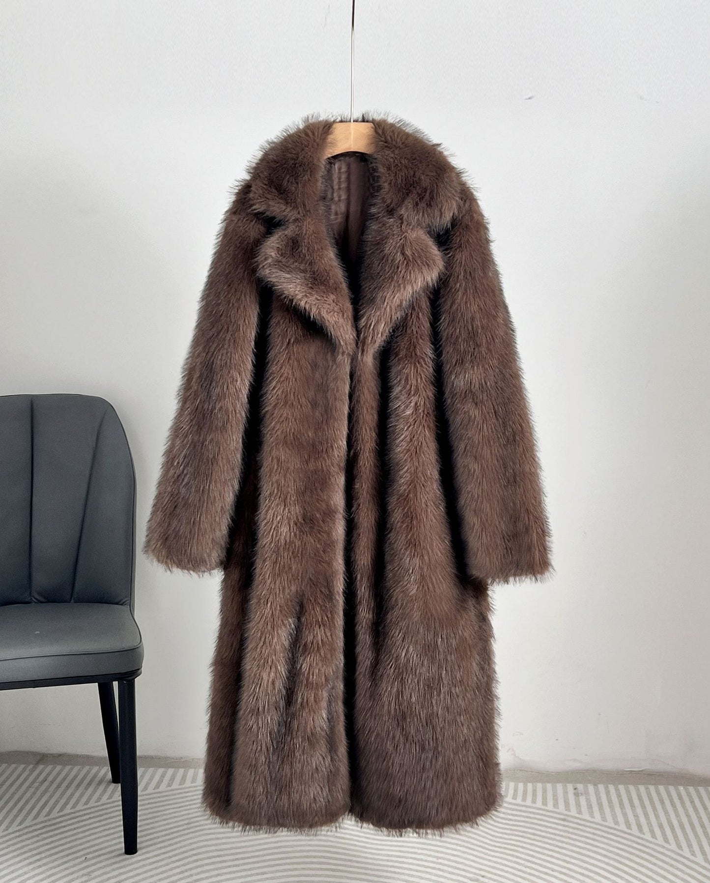 Aurelia™ – Manteau Long en Fausse Fourrure Élégante