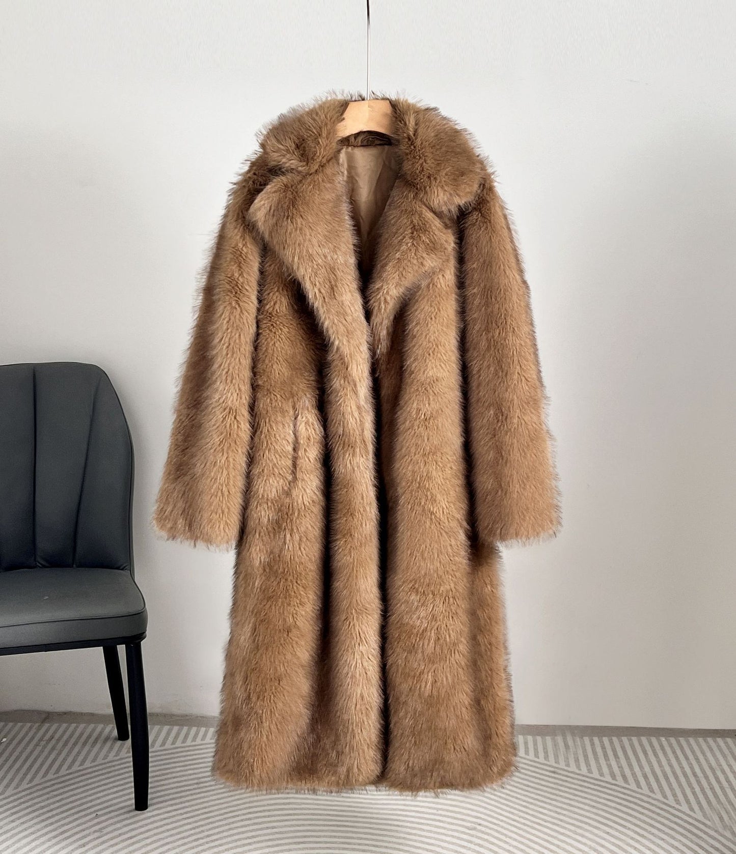 Aurelia™ – Manteau Long en Fausse Fourrure Élégante
